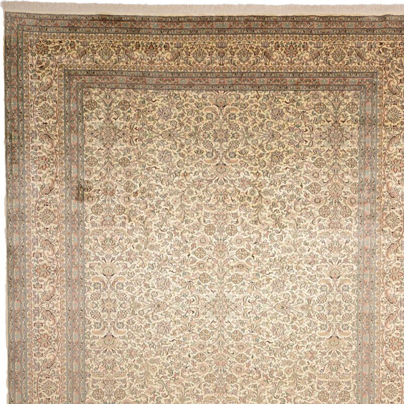Kashmir Oriental Rug 249 × 337 cm, Silk, hand-knotted — view 6 Kashmir Oriental Rug 249 × 337 cm, Silk, hand-knotted — view 6