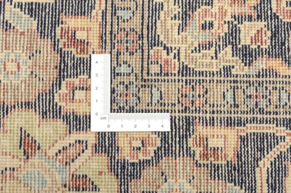 Kerman Oriental Rug 123 × 184 cm, Wool, hand-knotted — view 3 Kerman Oriental Rug 123 × 184 cm, Wool, hand-knotted — view 3