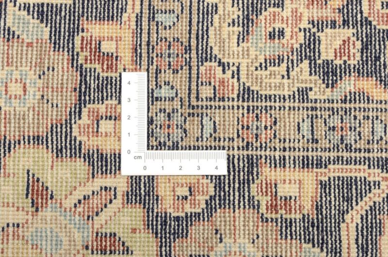 Kerman Oriental Rug 123 × 184 cm, Wool, hand-knotted — view 3 Kerman Oriental Rug 123 × 184 cm, Wool, hand-knotted — view 3