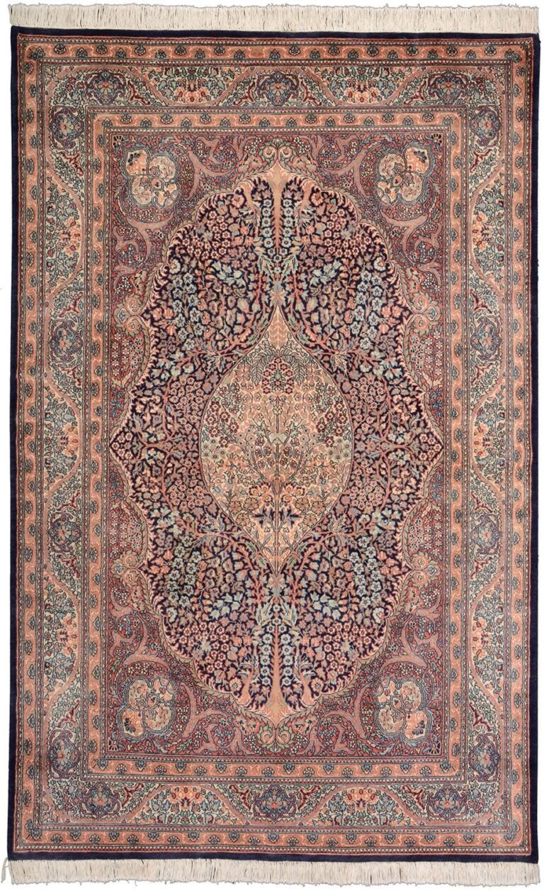 Kerman Oriental Rug 140 × 215 cm, Wool, hand-knotted, antique