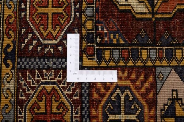 Turkmen Oriental Rug 114 × 169 cm, Wool, hand-knotted — view 3 Turkmen Oriental Rug 114 × 169 cm, Wool, hand-knotted — view 3