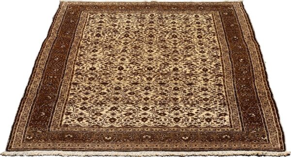 Turkmen Oriental Rug 120 × 160 cm, Wool, hand-knotted — view 2 Turkmen Oriental Rug 120 × 160 cm, Wool, hand-knotted — view 2
