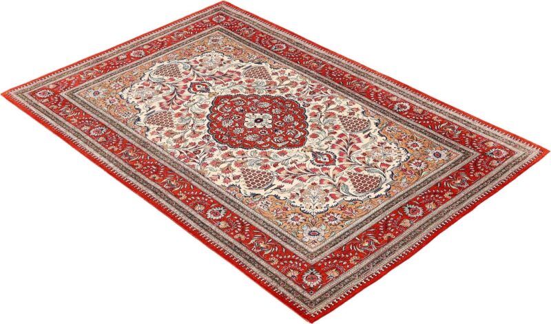 Qom Persian Rug 100 × 151 cm, Silk, hand-knotted — view 4
