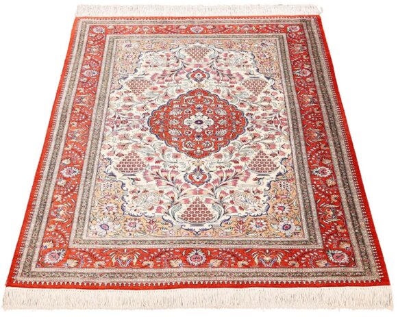 Qom Persian Rug 100 × 151 cm, Silk, hand-knotted — view 2
