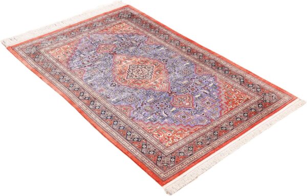 Qom Persian Rug 100 × 154 cm, Silk, hand-knotted — view 4