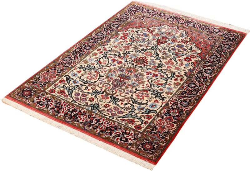 Qom Persian Rug 102 × 156 cm, Silk, hand-knotted — view 3
