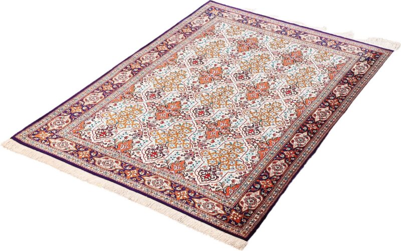 Qom Persian Rug 104 × 149 cm, Silk, hand-knotted — view 3