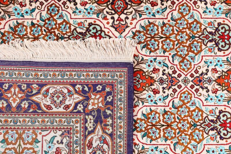 Qom Persian Rug 104 × 149 cm, Silk, hand-knotted — view 7