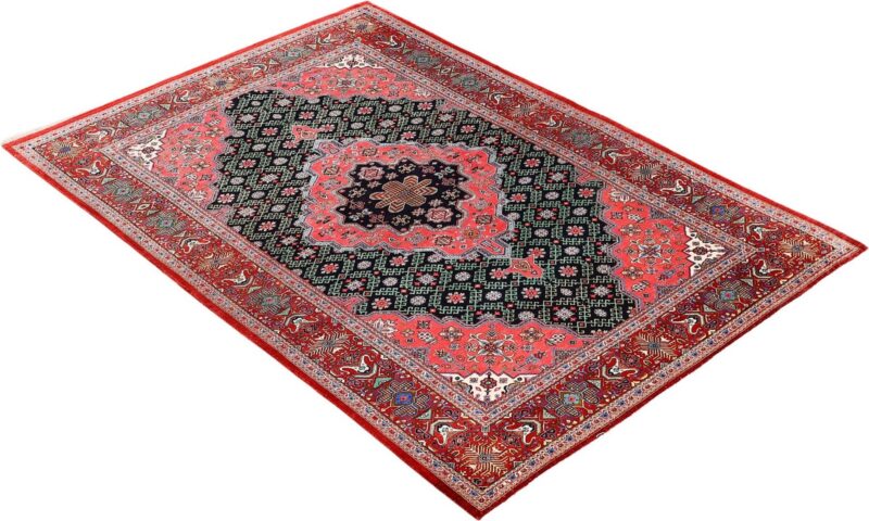 Qom Persian Rug 105 × 152 cm, Silk, hand-knotted — view 4