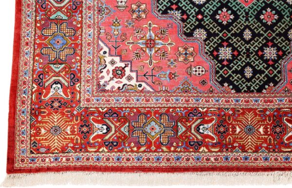 Qom Persian Rug 105 × 152 cm, Silk, hand-knotted — view 5