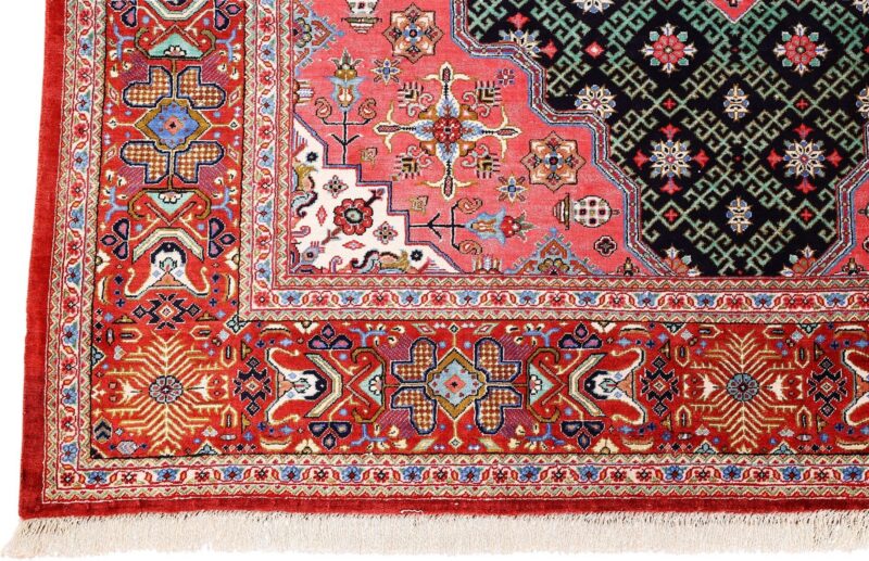 Qom Persian Rug 105 × 152 cm, Silk, hand-knotted — view 5