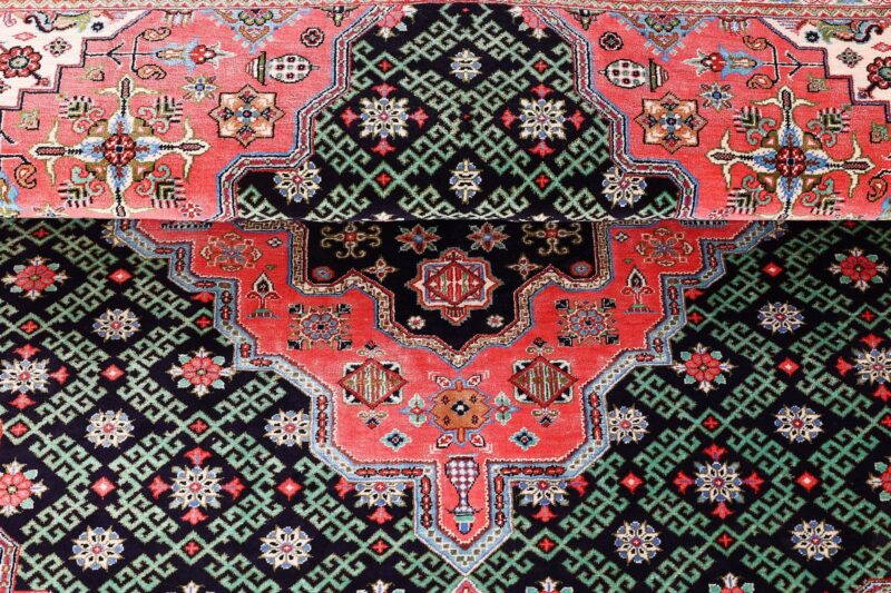 Qom Persian Rug 105 × 152 cm, Silk, hand-knotted — view 8