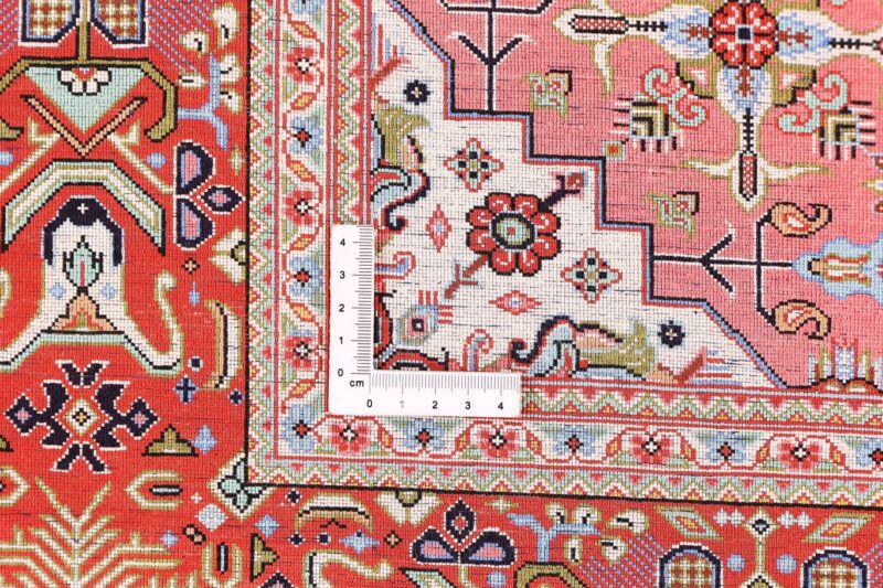 Qom Persian Rug 105 × 152 cm, Silk, hand-knotted — view 9