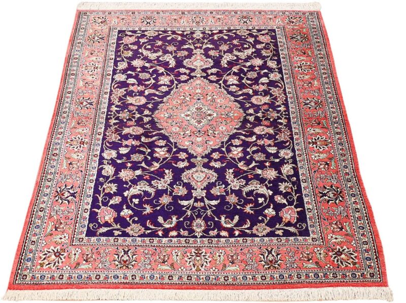 Qom Persian Rug 105 × 160 cm, Silk, hand-knotted, exclusive — view 2 Qom Persian Rug 105 × 160 cm, Silk, hand-knotted, exclusive — view 2