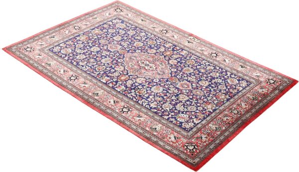 Qom Persian Rug 107 × 155 cm, Silk, hand-knotted — view 3 Qom Persian Rug 107 × 155 cm, Silk, hand-knotted — view 3