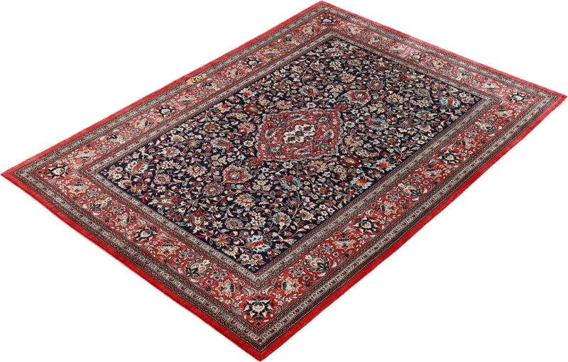 Qom Persian Rug 107 × 155 cm, Silk, hand-knotted — view 4 Qom Persian Rug 107 × 155 cm, Silk, hand-knotted — view 4