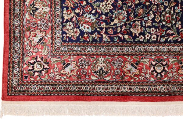 Qom Persian Rug 107 × 155 cm, Silk, hand-knotted — view 5 Qom Persian Rug 107 × 155 cm, Silk, hand-knotted — view 5