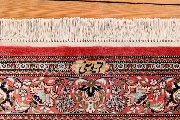 Qom Persian Rug 107 × 155 cm, Silk, hand-knotted — view 6 Qom Persian Rug 107 × 155 cm, Silk, hand-knotted — view 6