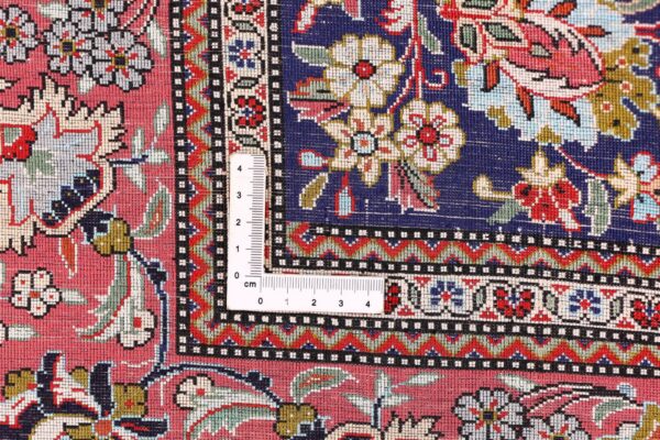 Qom Persian Rug 107 × 155 cm, Silk, hand-knotted — view 9 Qom Persian Rug 107 × 155 cm, Silk, hand-knotted — view 9