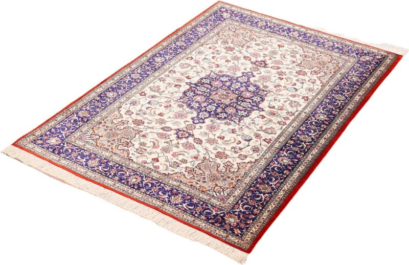 Qom Persian Rug 108 × 158 cm, Silk, hand-knotted — view 3 Qom Persian Rug 108 × 158 cm, Silk, hand-knotted — view 3