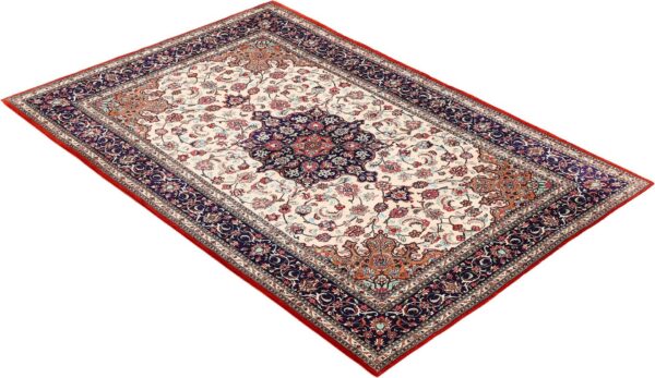 Qom Persian Rug 108 × 158 cm, Silk, hand-knotted — view 4 Qom Persian Rug 108 × 158 cm, Silk, hand-knotted — view 4