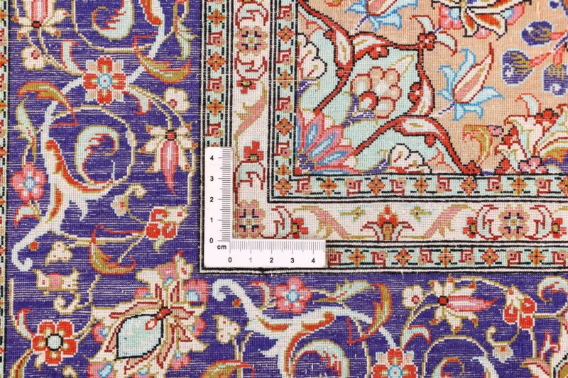Qom Persian Rug 108 × 158 cm, Silk, hand-knotted — view 9 Qom Persian Rug 108 × 158 cm, Silk, hand-knotted — view 9