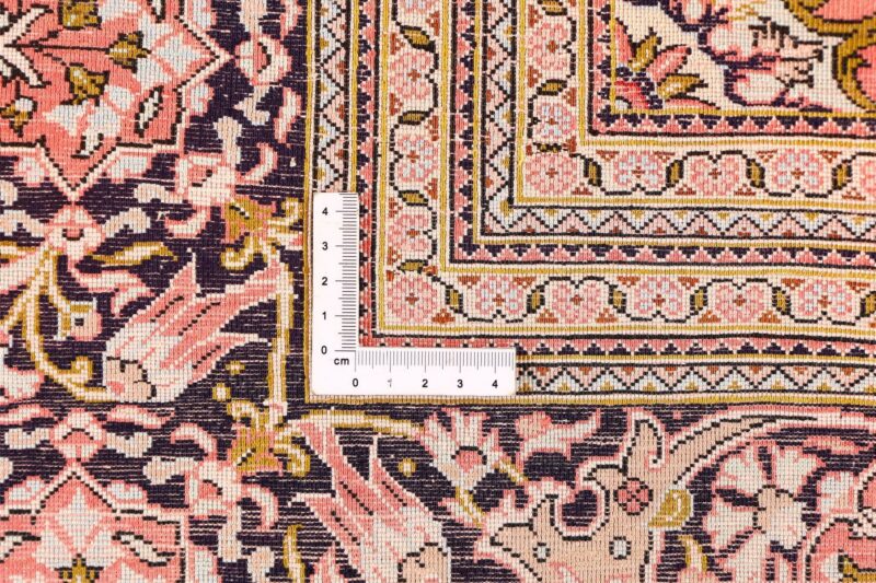 Qom Persian Rug 135 × 195 cm, Silk, hand-knotted, antique — view 10