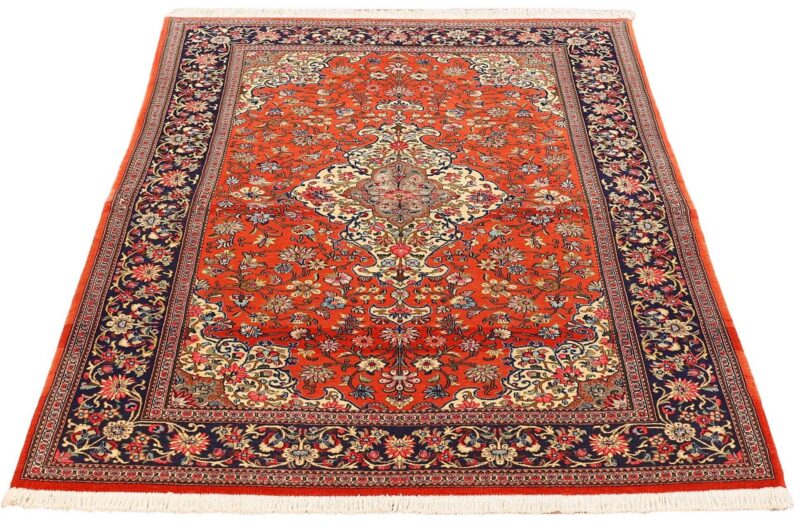 Qom Persian Rug 135 × 200 cm, Wool and Silk, hand-knotted — view 2