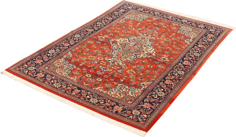 Qom Persian Rug 135 × 200 cm, Wool and Silk, hand-knotted — view 3