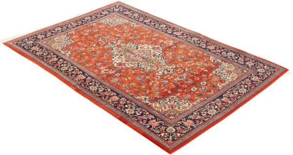 Qom Persian Rug 135 × 200 cm, Wool and Silk, hand-knotted — view 4