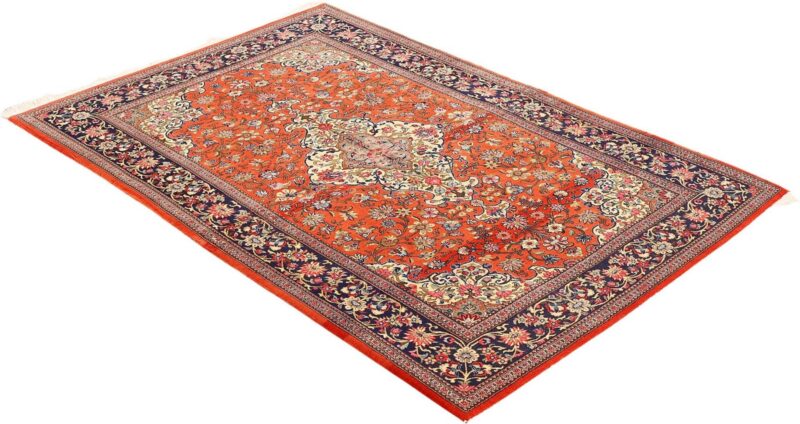 Qom Persian Rug 135 × 200 cm, Wool and Silk, hand-knotted — view 4