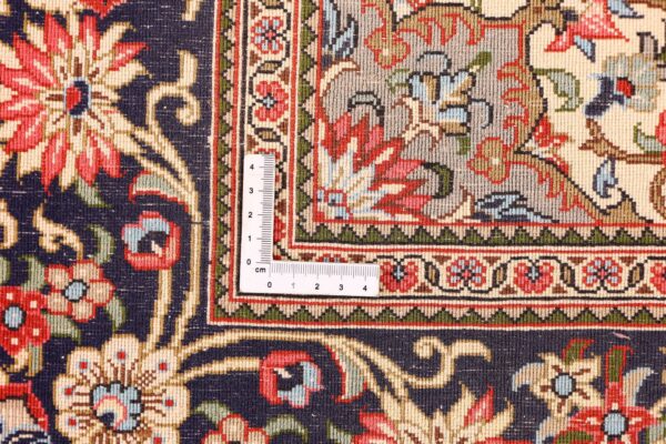 Qom Persian Rug 135 × 200 cm, Wool and Silk, hand-knotted — view 9