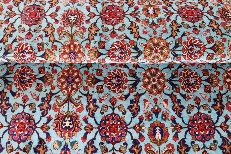 Qom Persian Rug 135 × 200 cm, Silk, hand-knotted — view 8 Qom Persian Rug 135 × 200 cm, Silk, hand-knotted — view 8