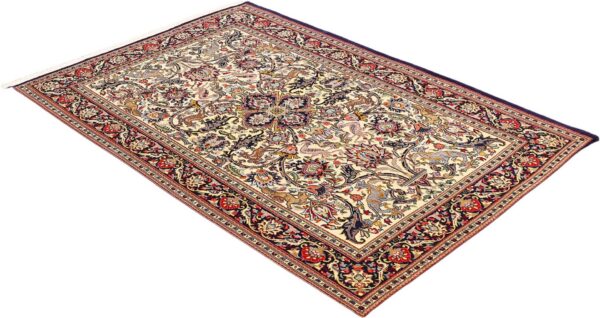 Qom Persian Rug 135 × 219 cm, Wool and Silk, hand-knotted — view 4 Qom Persian Rug 135 × 219 cm, Wool and Silk, hand-knotted — view 4