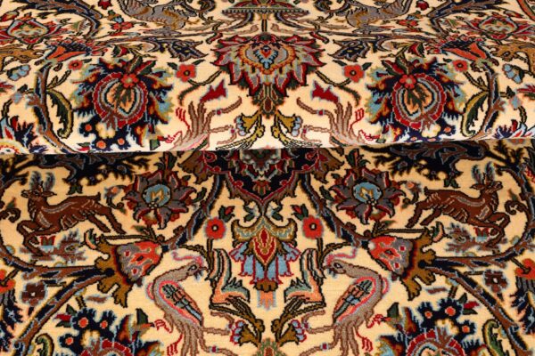 Qom Persian Rug 135 × 219 cm, Wool and Silk, hand-knotted — view 8 Qom Persian Rug 135 × 219 cm, Wool and Silk, hand-knotted — view 8