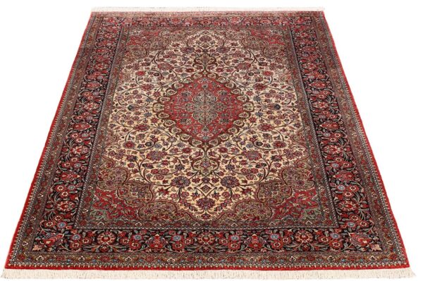 Qom Persian Rug 136 × 204 cm, Silk, hand-knotted — view 2
