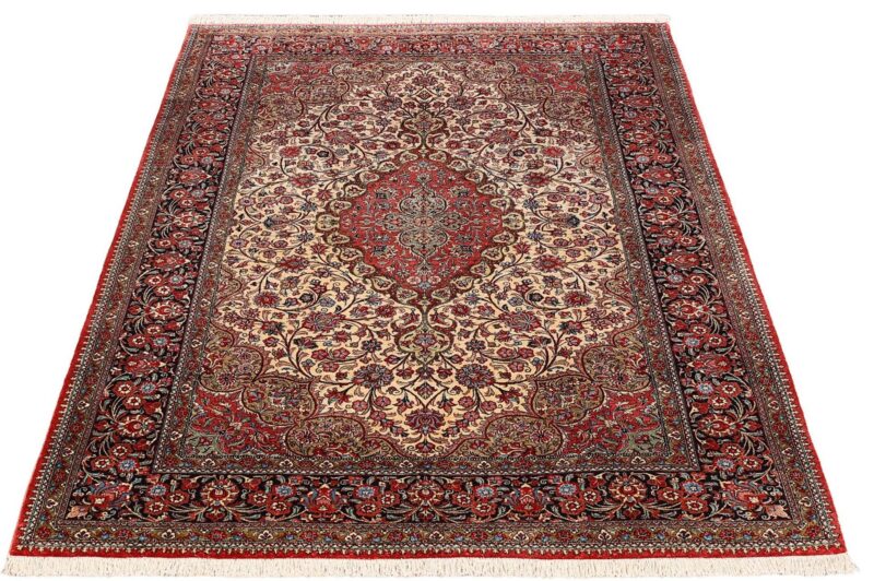 Qom Persian Rug 136 × 204 cm, Silk, hand-knotted — view 2