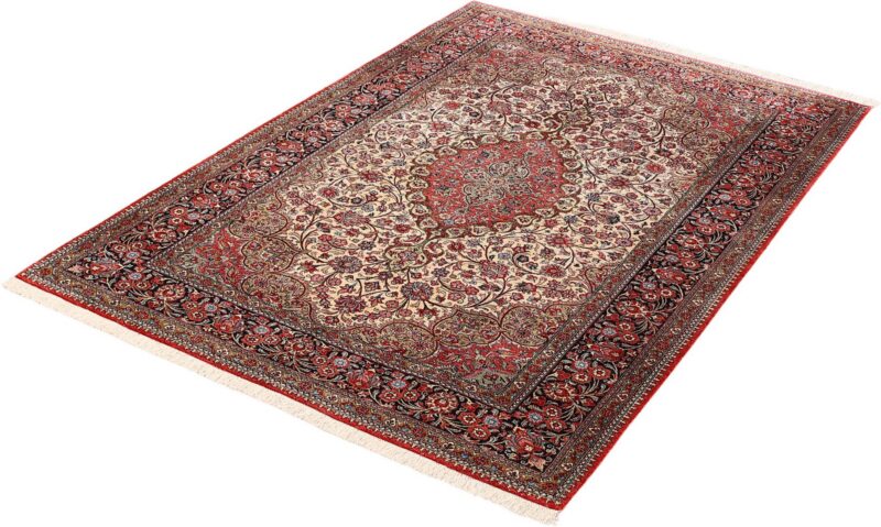 Qom Persian Rug 136 × 204 cm, Silk, hand-knotted — view 3
