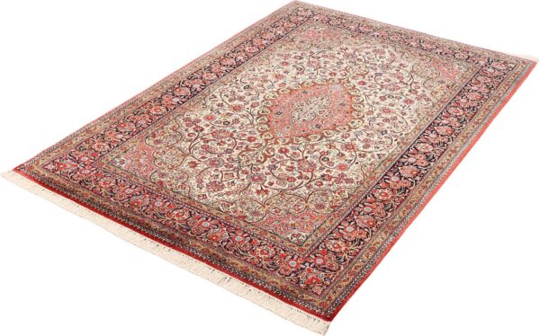 Qom Persian Rug 136 × 204 cm, Silk, hand-knotted — view 5