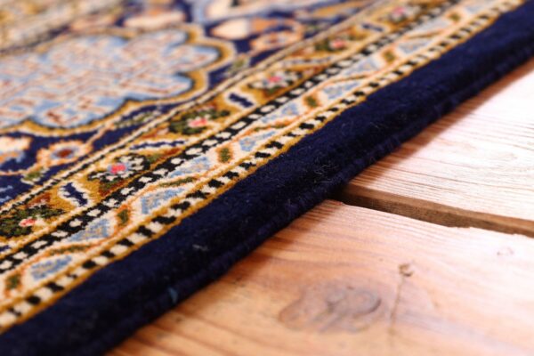 Qom Persian Rug 137 × 212 cm, Wool and Silk, hand-knotted — view 7