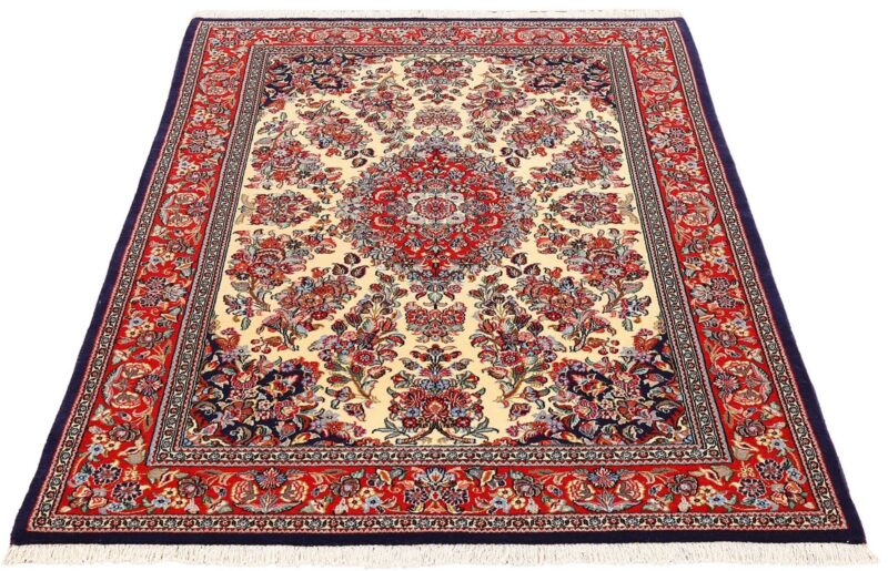 Qom Persian Rug 140 × 207 cm, Wool and Silk, hand-knotted — view 2 Qom Persian Rug 140 × 207 cm, Wool and Silk, hand-knotted — view 2