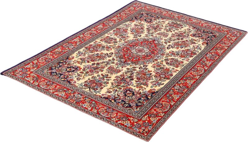 Qom Persian Rug 140 × 207 cm, Wool and Silk, hand-knotted — view 3 Qom Persian Rug 140 × 207 cm, Wool and Silk, hand-knotted — view 3