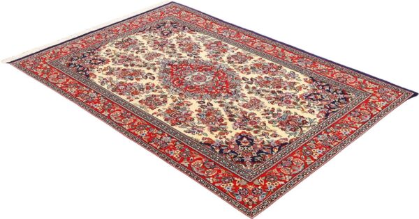 Qom Persian Rug 140 × 207 cm, Wool and Silk, hand-knotted — view 4 Qom Persian Rug 140 × 207 cm, Wool and Silk, hand-knotted — view 4