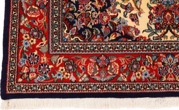 Qom Persian Rug 140 × 207 cm, Wool and Silk, hand-knotted — view 5 Qom Persian Rug 140 × 207 cm, Wool and Silk, hand-knotted — view 5