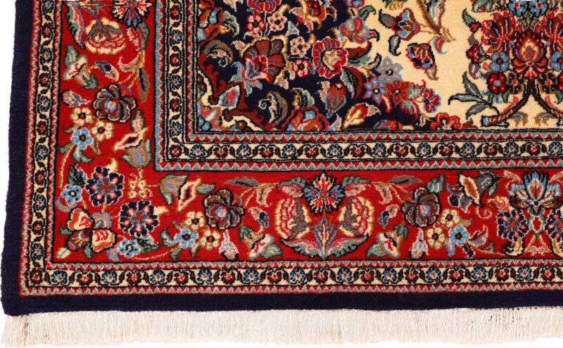 Qom Persian Rug 140 × 207 cm, Wool and Silk, hand-knotted — view 5 Qom Persian Rug 140 × 207 cm, Wool and Silk, hand-knotted — view 5