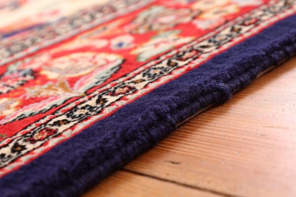 Qom Persian Rug 140 × 207 cm, Wool and Silk, hand-knotted — view 6 Qom Persian Rug 140 × 207 cm, Wool and Silk, hand-knotted — view 6