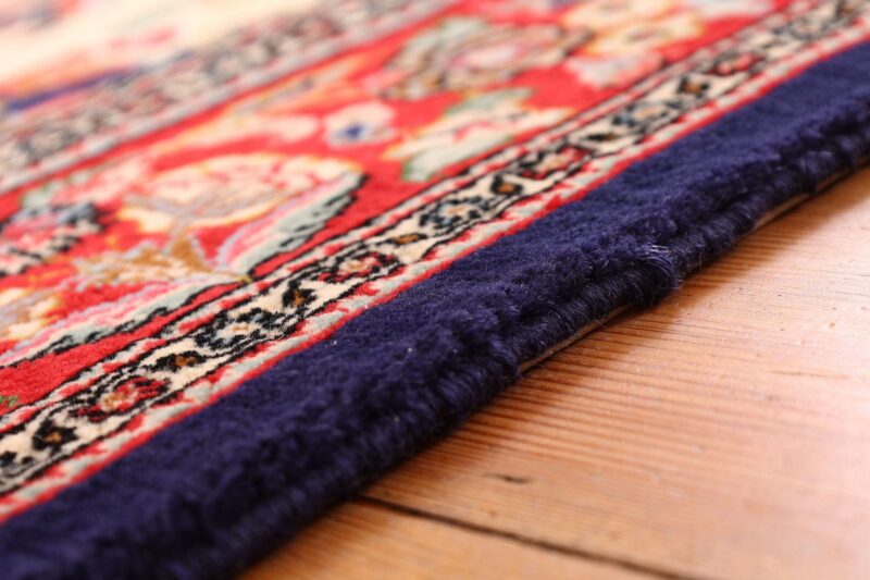 Qom Persian Rug 140 × 207 cm, Wool and Silk, hand-knotted — view 6 Qom Persian Rug 140 × 207 cm, Wool and Silk, hand-knotted — view 6