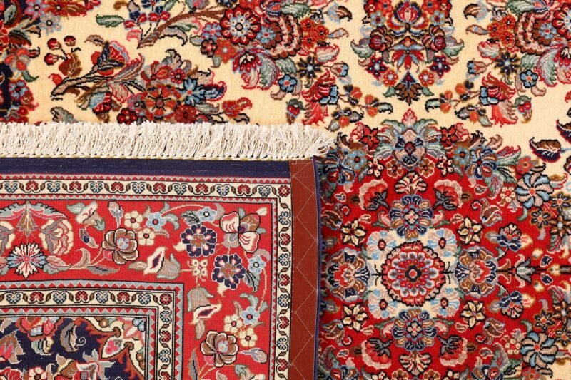 Qom Persian Rug 140 × 207 cm, Wool and Silk, hand-knotted — view 7 Qom Persian Rug 140 × 207 cm, Wool and Silk, hand-knotted — view 7