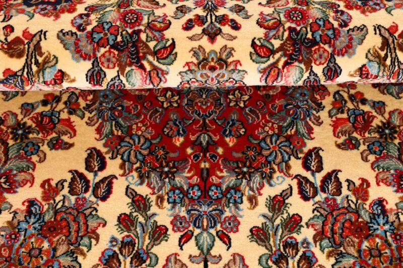 Qom Persian Rug 140 × 207 cm, Wool and Silk, hand-knotted — view 8 Qom Persian Rug 140 × 207 cm, Wool and Silk, hand-knotted — view 8
