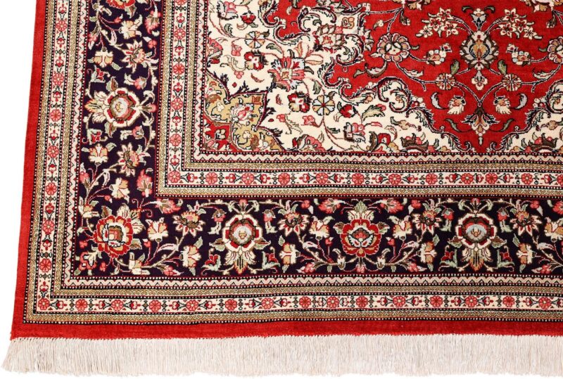 Qom Persian Rug 140 × 218 cm, Silk, hand-knotted — view 5